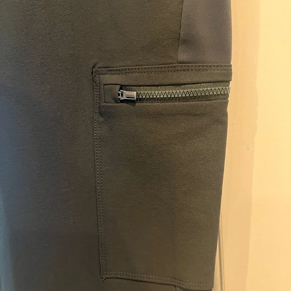 Athleta Headlands Hybrid Cargo Tight - Picture 8 of 8